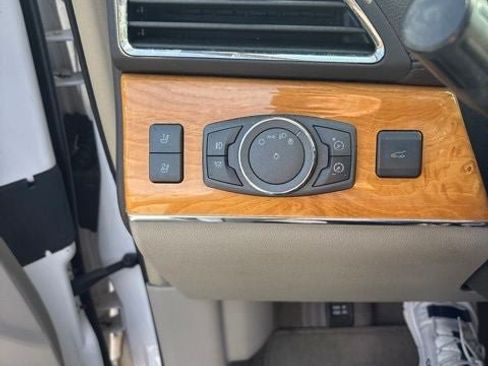 Used 2013 Lincoln MKX FWD image 21