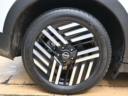 Used 2026 Nissan Leaf SV+ w/ Floor Mat Package (SV+) FWD image 11