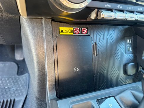Used 2025 Toyota Tacoma SR5 AWD/4WD image 21
