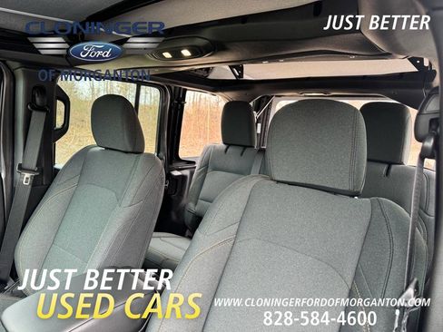 Used 2025 Jeep Wrangler Sport image 23