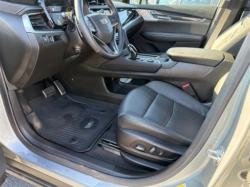 Used 2024 Cadillac XT6 Sport image 9