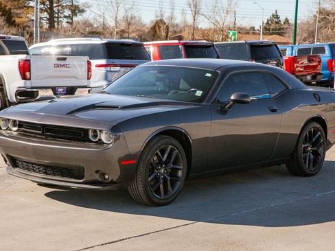 Used 2020 Dodge Challenger SXT w/ Driver Convenience Group image 9