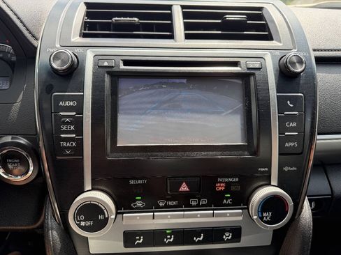 Used 2014 Toyota Camry SE w/ Leather Package FWD image 14