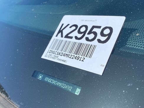 Used 2021 Chevrolet Tahoe Premier w/ Premium Package image 11