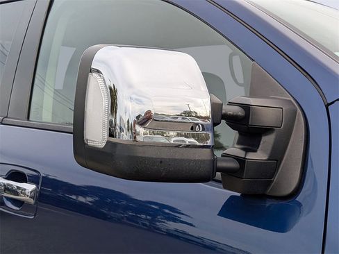 Used 2018 Nissan Titan SL w/ Chrome Package image 10