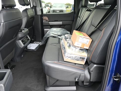 New 2026 Ford F250 Lariat w/ Black Appearance Package image 34