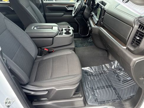 Used 2025 Chevrolet Silverado 2500 LT w/ Convenience Package image 16