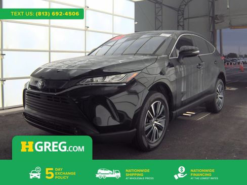 Used 2022 Toyota Venza LE image 1