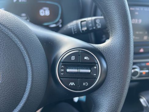 Used 2025 Kia Soul LX w/ LX Technology Package image 17
