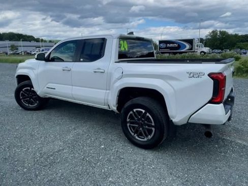 Certified 2024 Toyota Tacoma TRD Sport AWD/4WD image 6