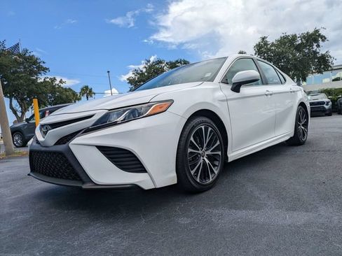 Used 2019 Toyota Camry SE FWD image 8