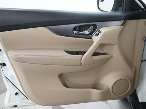 Used 2015 Nissan Rogue SV AWD/4WD image 19