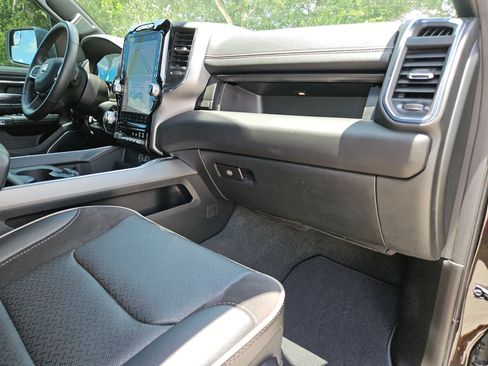 Used 2024 RAM 1500 Laramie AWD/4WD image 28