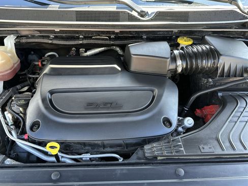 Used 2021 Chrysler Pacifica Touring-L image 17