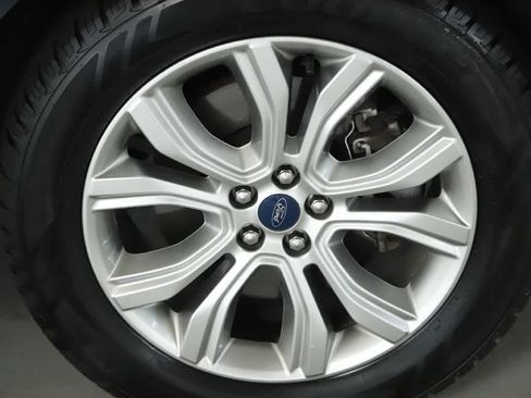 Used 2019 Ford Edge Titanium AWD/4WD image 10