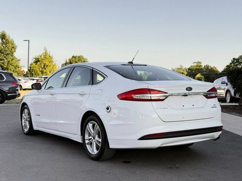 Used 2018 Ford Fusion SE w/ Equipment Group 602A FWD image 9