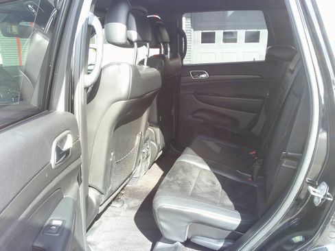 Used 2017 Jeep Grand Cherokee Altitude image 18