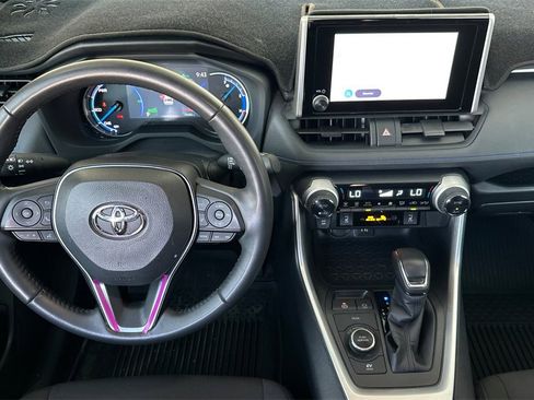 Used 2024 Toyota RAV4 SE image 17