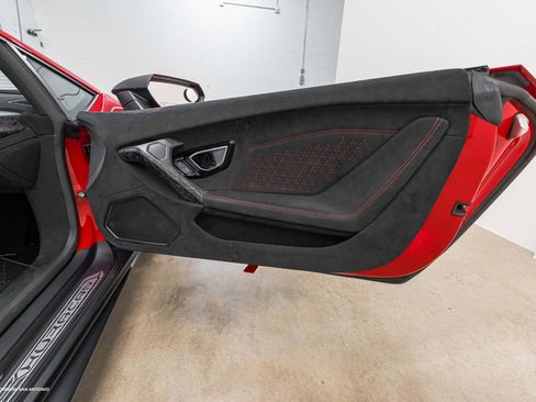 Used 2018 Lamborghini Huracan Performante AWD/4WD image 31