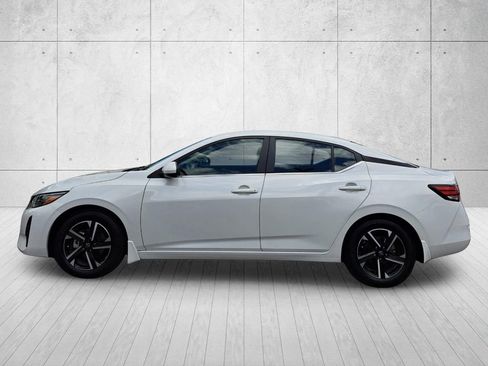 Used 2024 Nissan Sentra SV FWD image 9