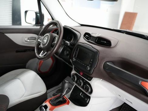 Used 2016 Jeep Renegade Latitude image 21