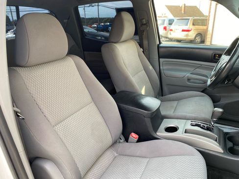 Used 2012 Toyota Tacoma 4x4 Double Cab w/ SR5 Pkg image 9