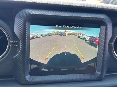Used 2023 Jeep Wrangler Unlimited Sahara AWD/4WD image 19