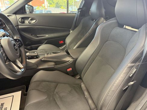 Used 2023 Nissan Z w/ Floor Mat Package (L93) RWD image 17