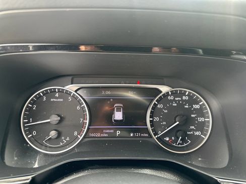 Used 2025 Nissan Pathfinder SL w/ SL Premium Package FWD image 48