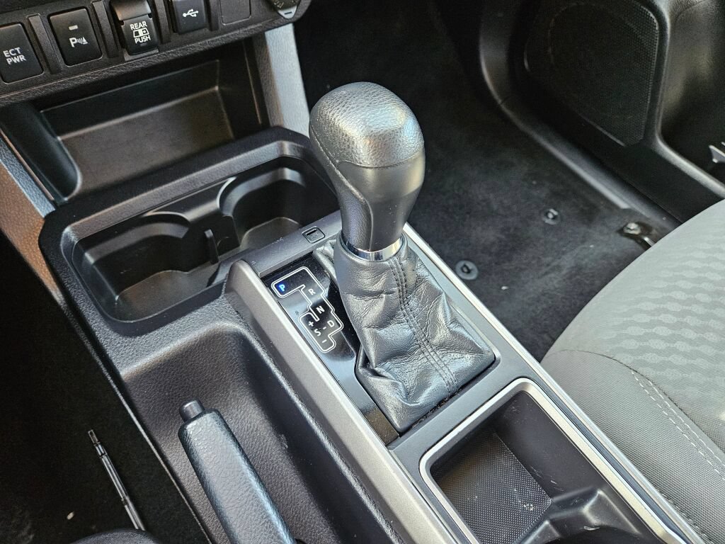 Used 2021 Toyota Tacoma SR5 AWD/4WD image 25