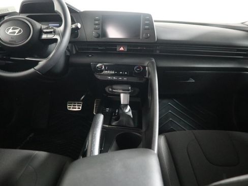 Used 2025 Hyundai Elantra Sport FWD image 14