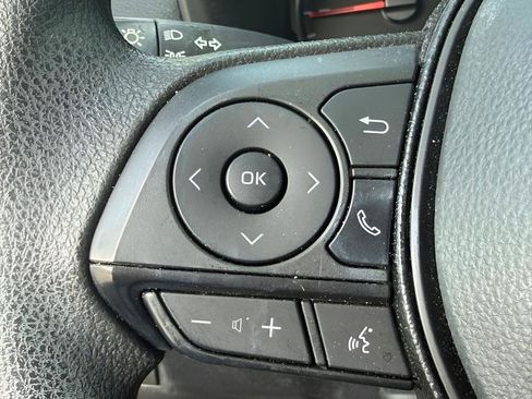 Used 2020 Toyota RAV4 LE FWD image 15