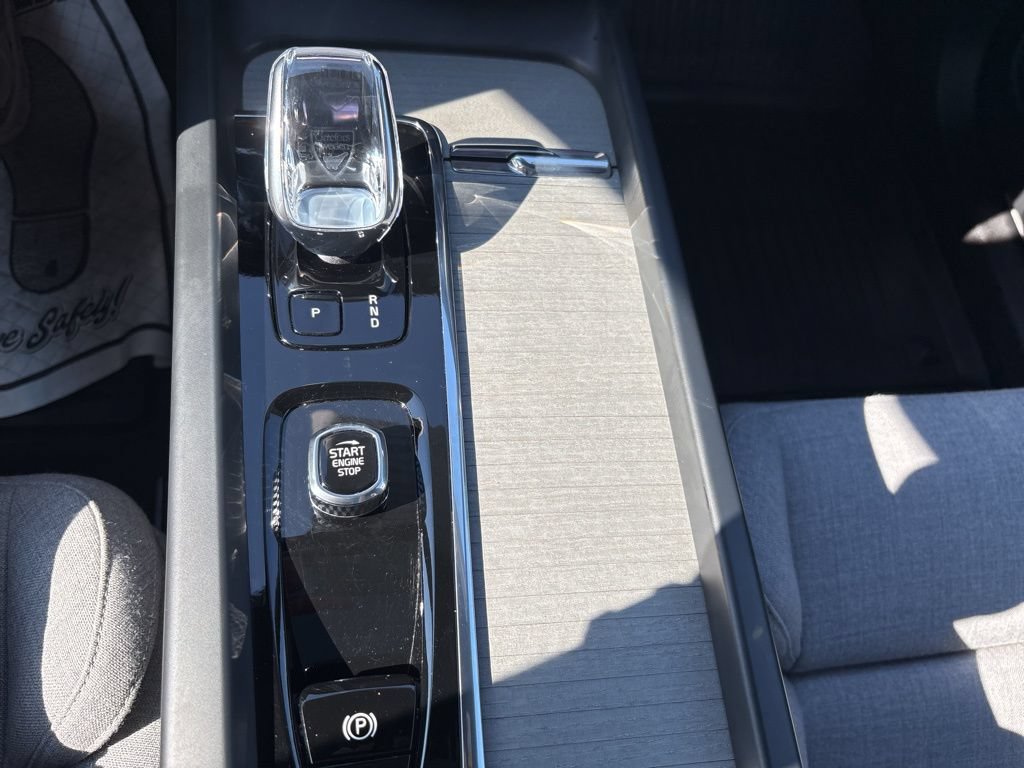Certified 2024 Volvo XC60 T8 Ultimate w/ Protection Package Premier AWD/4WD image 30