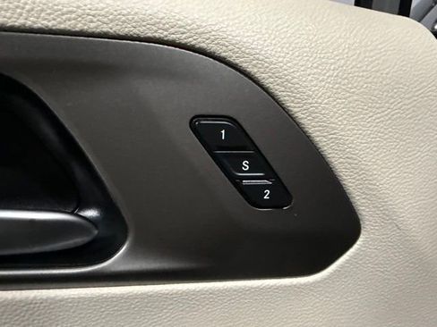 Used 2022 Chrysler Pacifica Touring-L w/ Uconnect Theater Family Group AWD/4WD image 5
