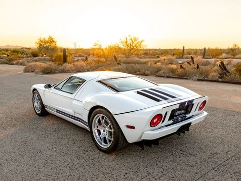 Used 2005 Ford GT RWD image 24