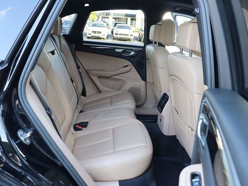 Used 2020 Porsche Macan image 42