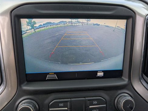 Used 2021 Chevrolet Silverado 1500 LT AWD/4WD image 17