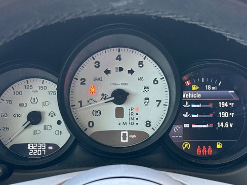 Certified 2024 Porsche Macan AWD/4WD image 25