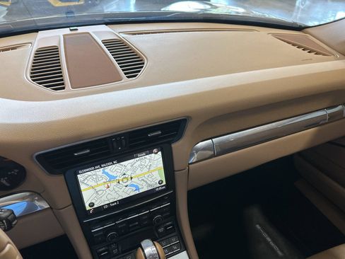 Used 2014 Porsche 911 Carrera image 10