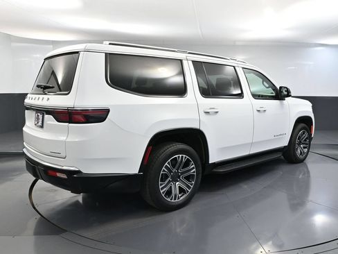 Used 2023 Jeep Wagoneer Series II AWD/4WD image 5
