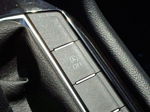 Certified 2023 Volkswagen Taos SE w/ Panoramic Sunroof Package FWD image 26