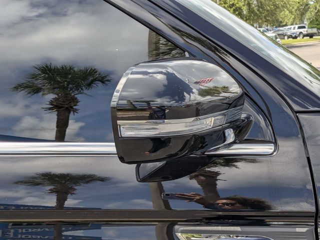 Used 2022 Lincoln Navigator 4WD image 9