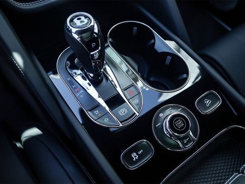 Certified 2024 Bentley Bentayga Extended Wheelbase image 19