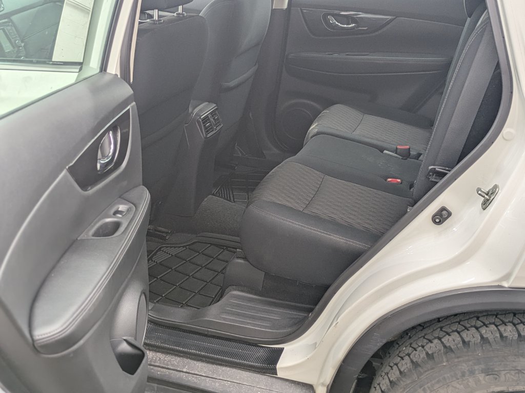 Used 2018 Nissan Rogue SV FWD image 26
