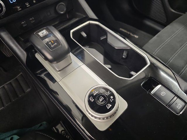 Used 2025 Mitsubishi Outlander AWD image 25