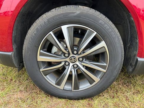 Used 2021 Toyota Venza LE w/ Carpet Mat Package (TMS) image 46