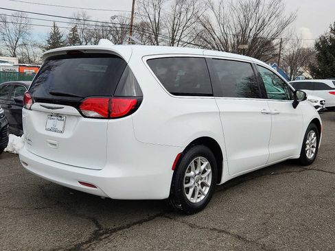 Used 2017 Chrysler Pacifica LX image 6