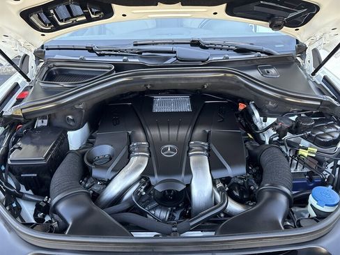 Used 2014 Mercedes-Benz GL 450 4MATIC image 40