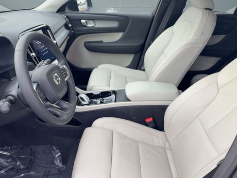 Certified 2024 Volvo XC40 B5 Plus w/ Climate Package image 5