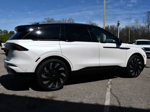 Used 2024 Lincoln Nautilus Reserve w/ Equipment Group 203A image 7